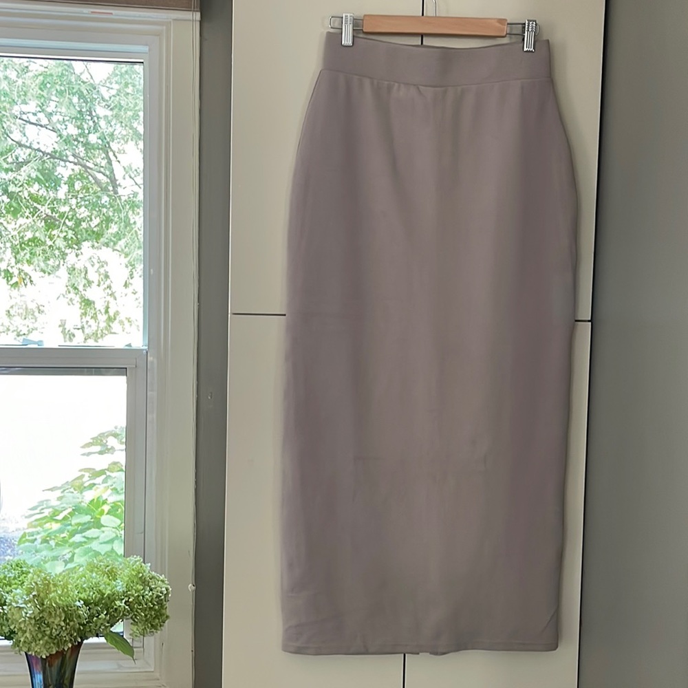 Bailey, M, EUC, tan maxi skirt with 13 “ back slit, wide comfort elastic waist